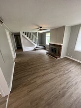 Building Photo - 315 E Park Dr