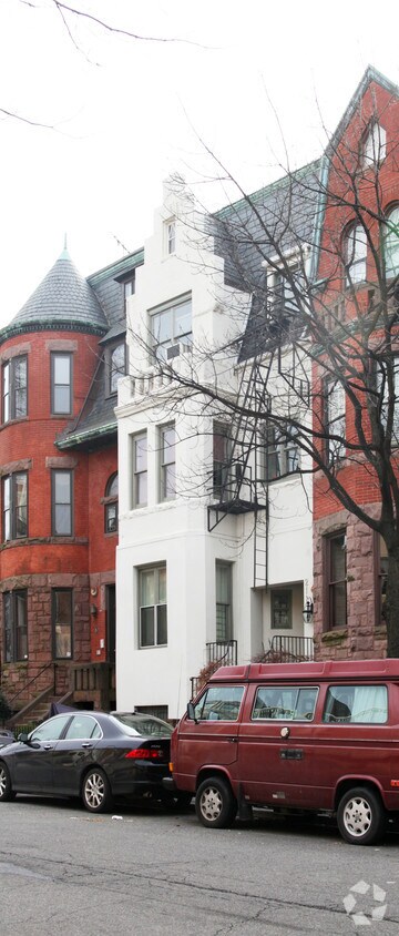 Building Photo - 2112 O St NW