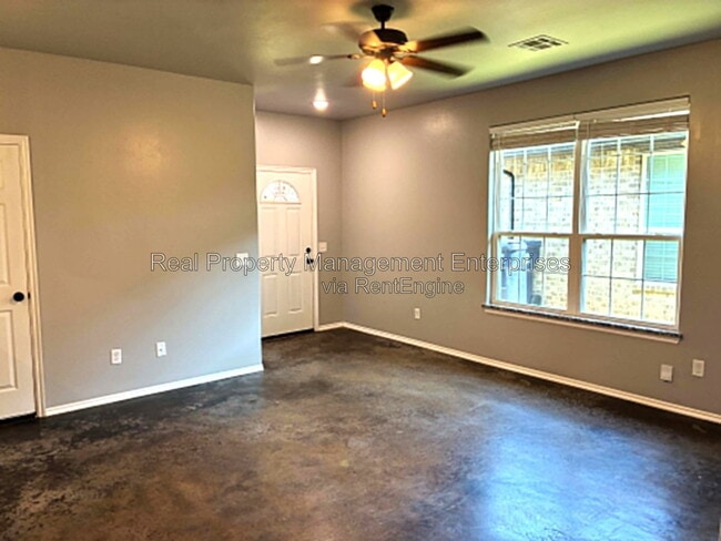 Building Photo - 7508 Redbud Villas Ct