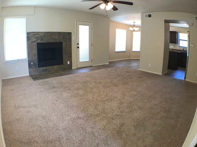Building Photo - Northeast El Paso 3 bed with Refrig A/C