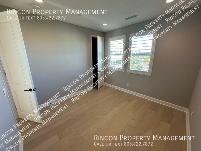 Building Photo - ONE BEDROOM RENTAL with Shared Bathroom an...