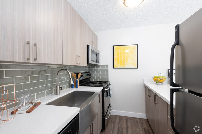 1BD, 1BA - Lakefront on Washington