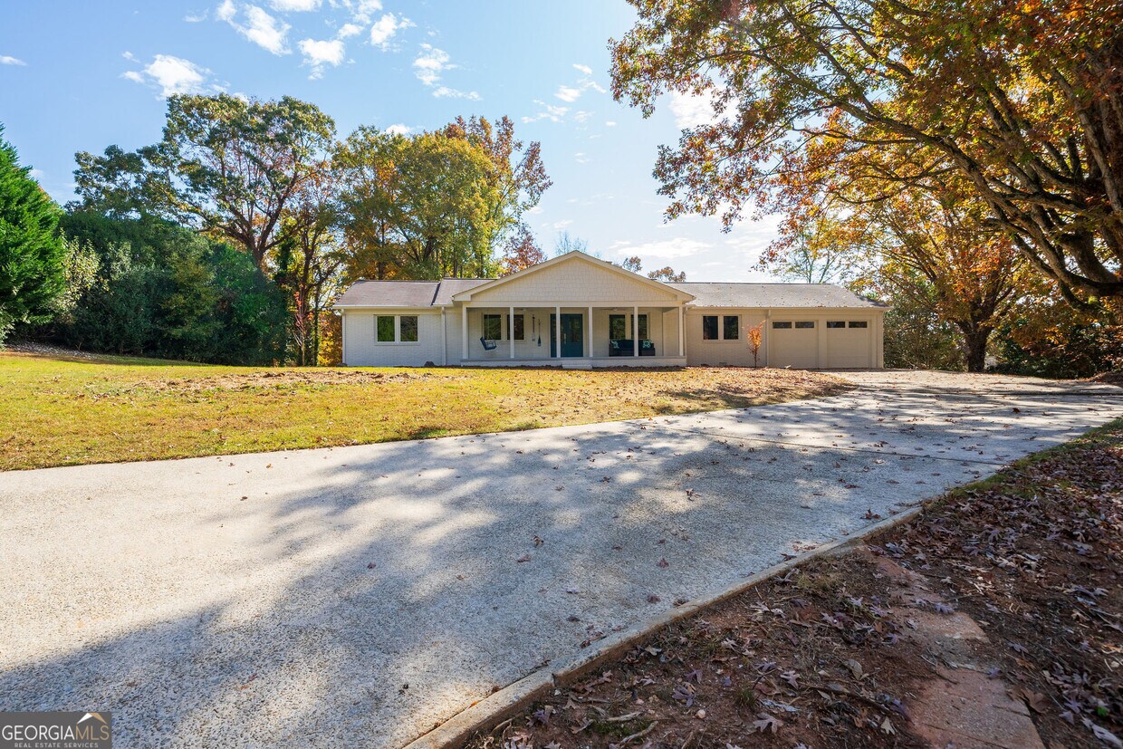 Primary Photo - 745 Honeysuckle Rd