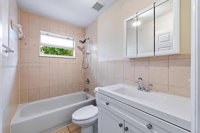 Foto del edificio - 3072 NW 14th St