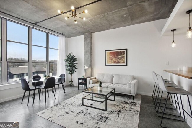 Foto del edificio - 245 N Highland Ave NE