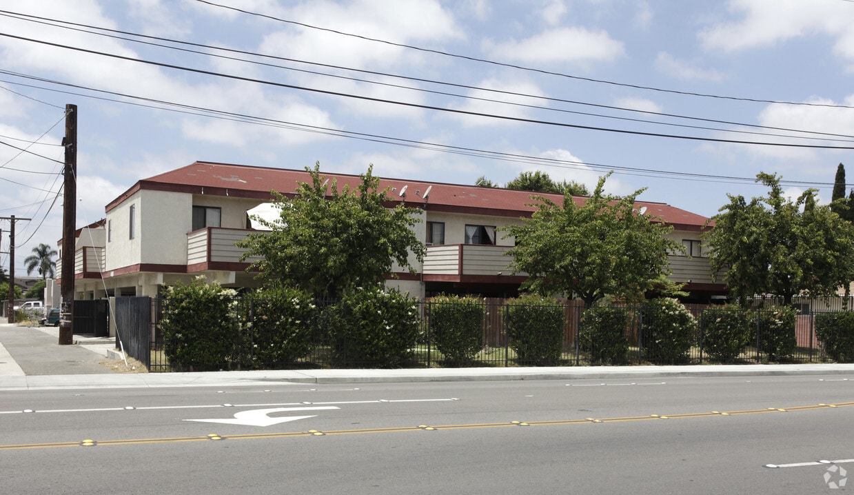Building Photo - 408 S Rose St