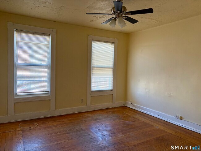 Foto del edificio - 162 Gilbert Ave