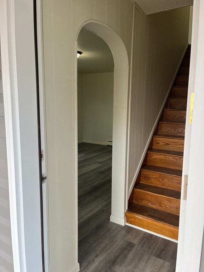 Building Photo - Newly Remodeled Single Family Home - Howar...