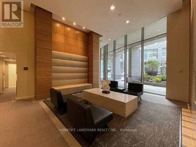 Photo du bâtiment - 2191 Yonge St