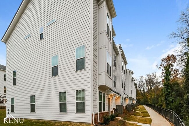 Building Photo - 320 McCrorey Ave