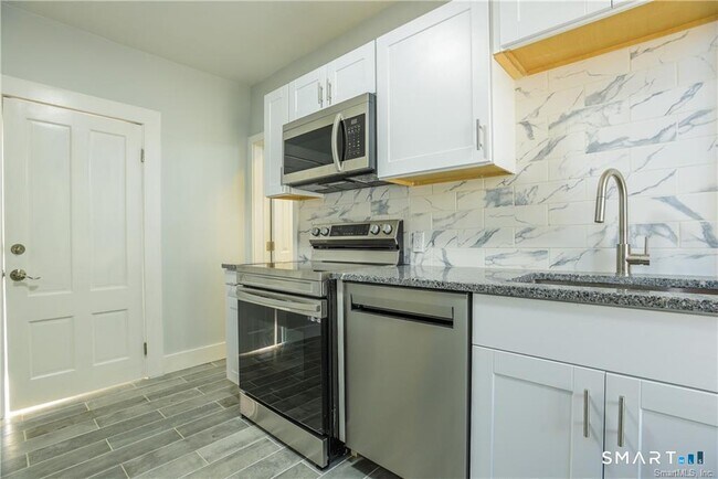 Foto del edificio - 21 Bayview Ave