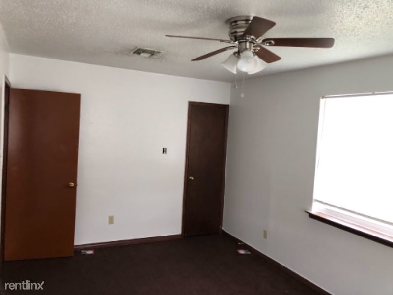 Primary Photo - 704 Colony Dr