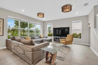 Building Photo - 1304 Whitcombe Dr