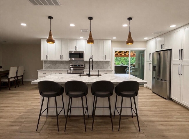 Foto del edificio - 1237 E Riviera Dr