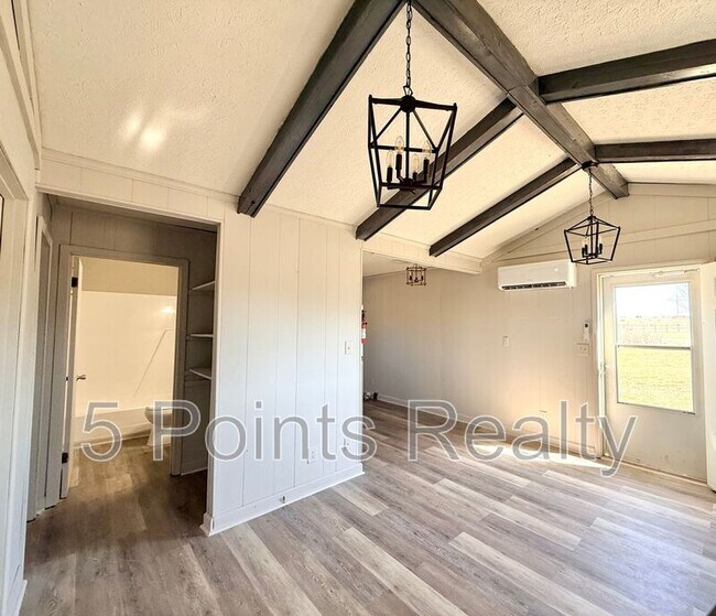 Building Photo - 2121 Bracey Cir