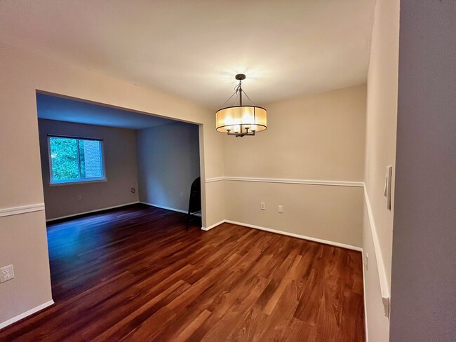 Building Photo - 9602 Lindenbrook St