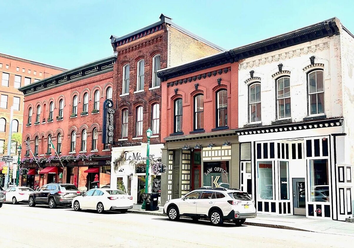 Foto principal - 317 W Fayette St