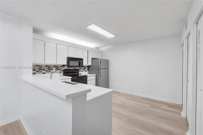 Building Photo - 5661 Riverside Dr