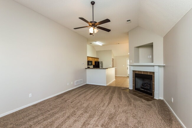 Building Photo - 9889 Southern Oak Way