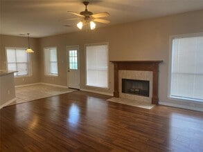 Building Photo - 104 Sumac St