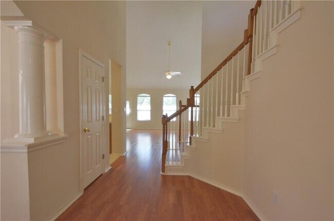 Foto del edificio - 9005 Mountain Mist Ln