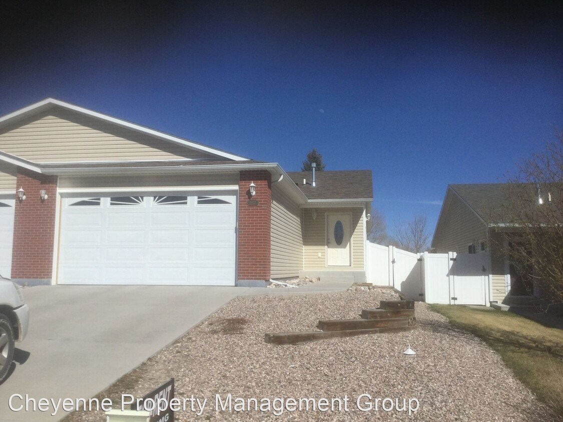 Primary Photo - 2 br, 2 bath House - 5927 Crow Rd.