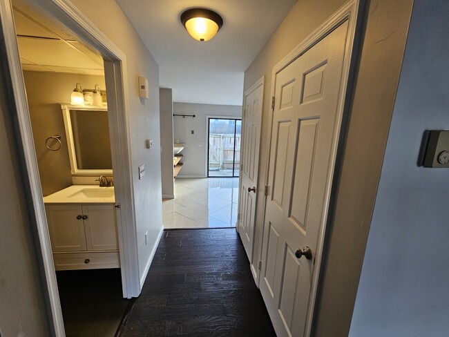 Building Photo - 313 Jasper Dr