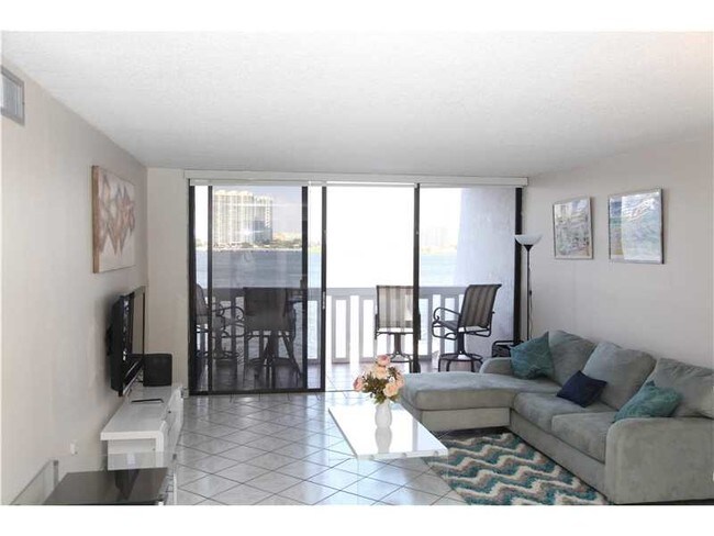 Foto del edificio - 17900 N Bay Rd