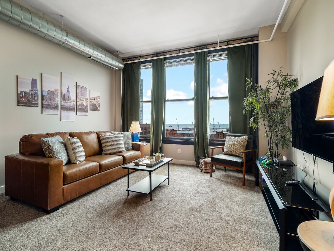 Foto principal - 1211 W 9th St
