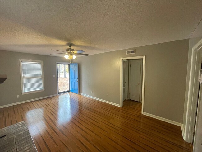 Foto del edificio - 3317 Christopher Dr NW