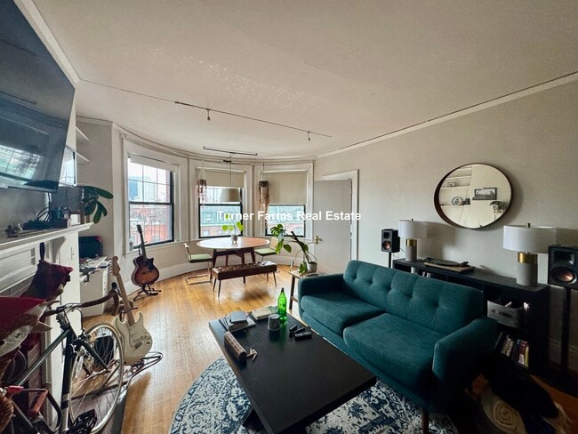 Building Photo - 464 Beacon St