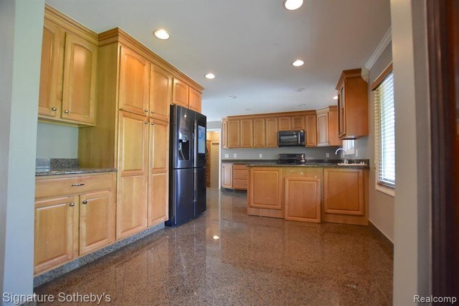 Building Photo - 32036 Red Clover Rd