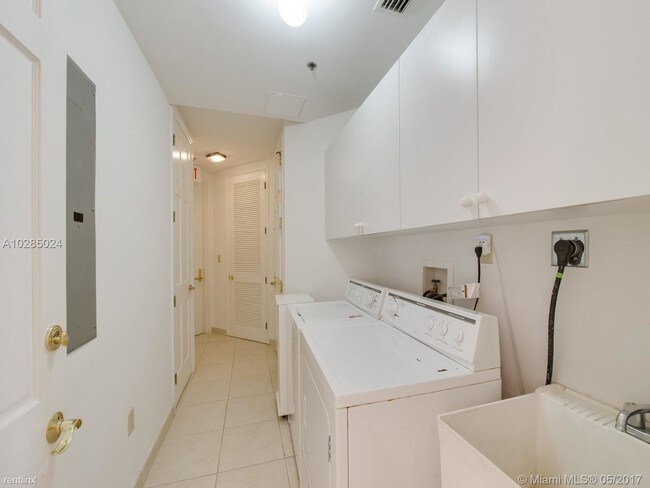 Building Photo - 626 Coral Way