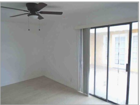 Foto principal - 9340 Crebs Ave