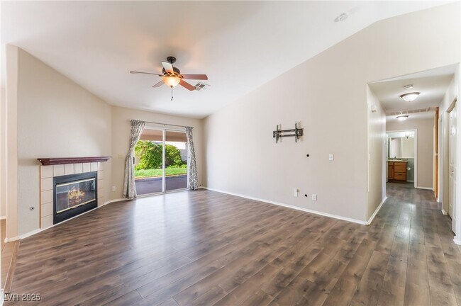 Building Photo - 4013 Madrone Dr