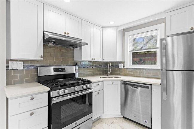 Foto del edificio - 92 Gladeside Ave