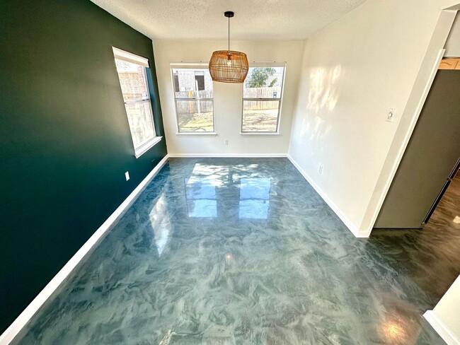 Building Photo - A Stunning 3-Bedroom 2.5-Bath 2 Storey Home with Spacious Layout and Backyard Oasis!