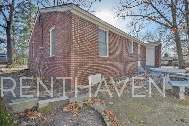 Building Photo - 1545 Glendale Rd