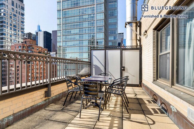 Foto del edificio - 320 E 52nd St