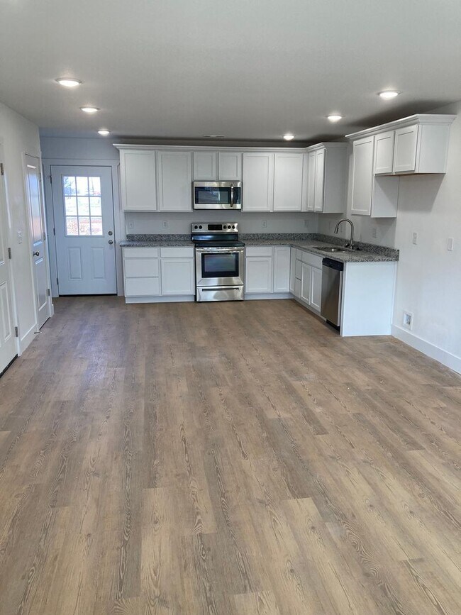 Building Photo - 1202 Nedra Dr