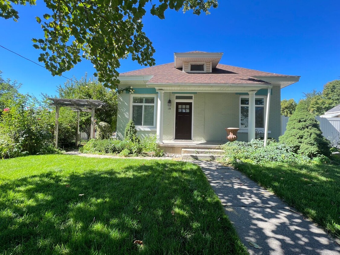 Primary Photo - 2 Bedroom/2 Bathroom House in American Fork