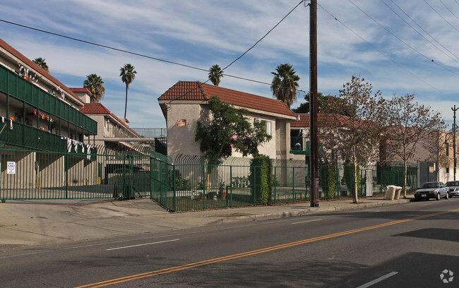 Building Photo - 135-145 W Avenue 26