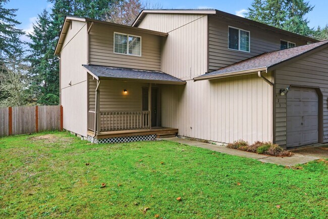 Foto del edificio - 3 bedroom 1.5 bathroom 2 story duplex in Lacey - North Thurston School District.