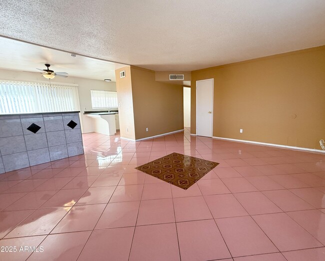 Foto del edificio - 617 W Minton St