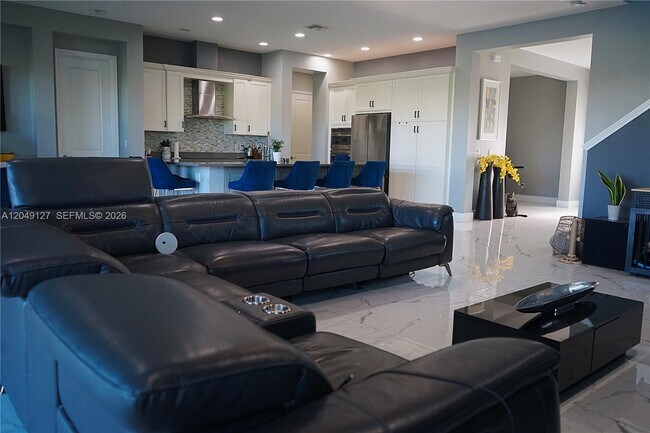 Building Photo - 5850 Whippoorwill Cir