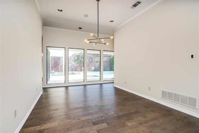 Foto del edificio - 5828 Fallsview Ln