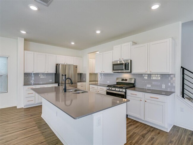 Foto del edificio - 10418 Bramble Berry Dr