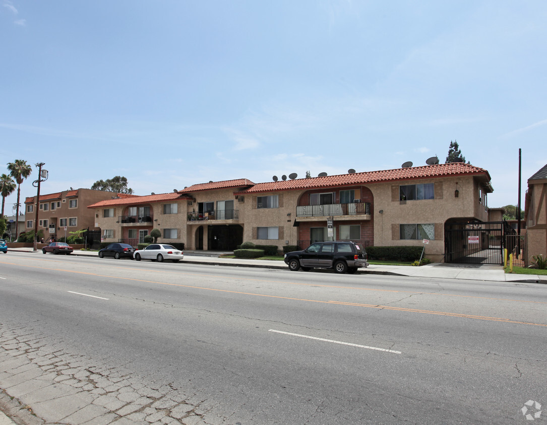 Primary Photo - 15522 Vanowen St