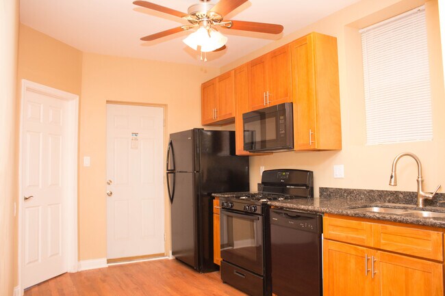 Foto del edificio - 8329 S Ingleside Ave