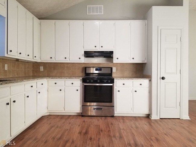 Foto del edificio - 160 Lazy Hollow Ln